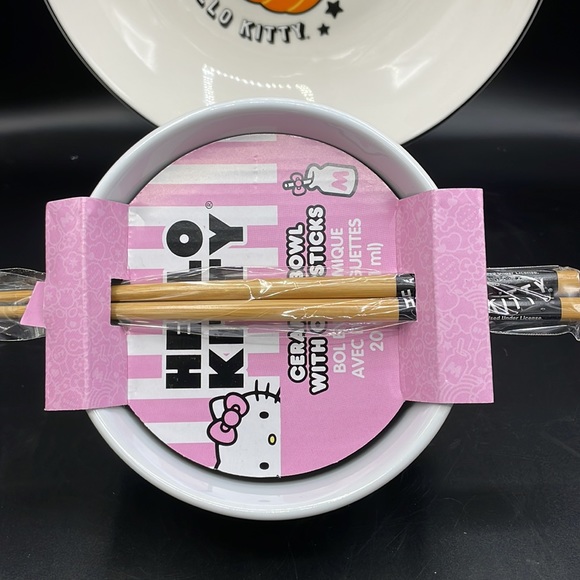 24HR DROP ⬇️ Hello Kitty Halloween plate & Bowl Set - Picture 2 of 9
